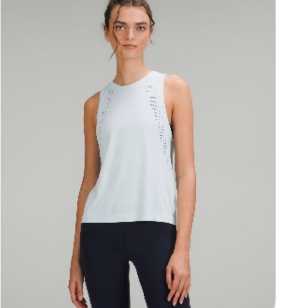 Lululemon Train to Be Tank Top size 6

Powder Blue/Powder
